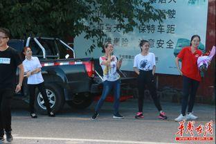 吃瓜群众热闹不嫌事大,热闹不嫌事大，围观成风背后的社会现象